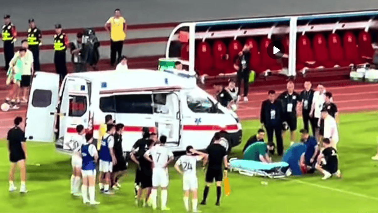 都在为抢球 都在为抢球