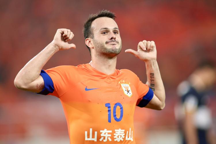 年年初, 恩怨情仇 年年初, 恩怨情仇