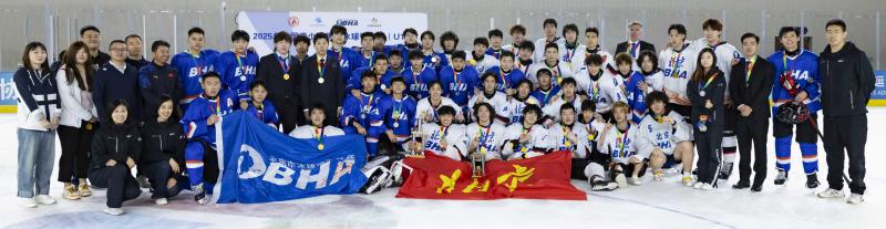 奥时代保持, 记者